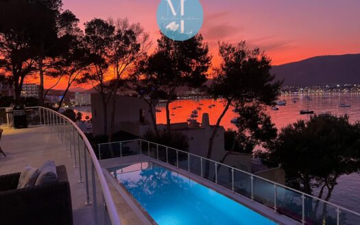 Front-line villa with direct sea access