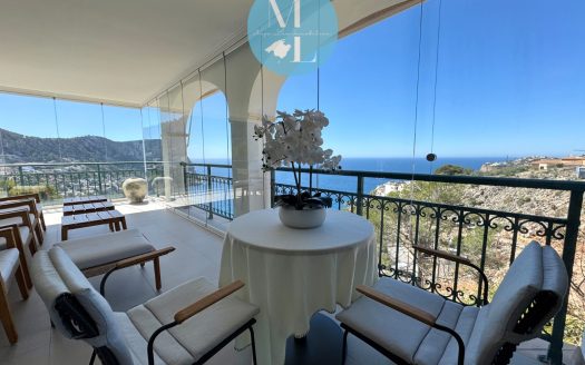 Großzügige Wohnung mit spektakulärem Blick auf das Meer und die Berge in Port Andratx
