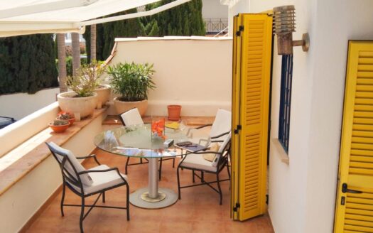 Casa adosada mediterránea con vistas al mar y piscina privada en Santa Ponsa