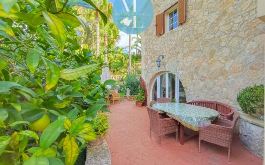 Villa romántica con licencia de alquiler en Nova Santa Ponsa - estilo mediterráneo y fantásticas terrazas