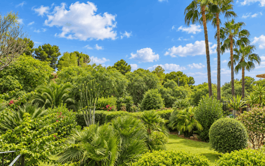 Elegantes Gartenapartment in kleiner Residenz nahe Port Adriano