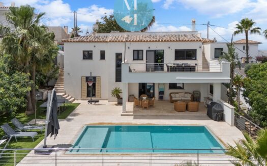 Mediterranes Einfamilienhaus in El Toro – Port Adriano mit Meerblick, Dachterrasse und Pool