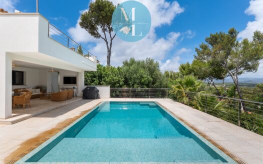 Mediterranes Einfamilienhaus in El Toro – Port Adriano mit Meerblick, Dachterrasse und Pool